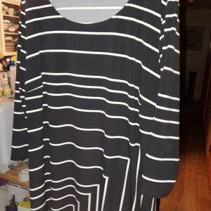 Avenue Cottage Grove Tunic in Black and White